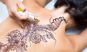 Before trying henna tattoos you should know that how long does henna tattoo last? Henna Tattoo Harmlos Oder Gefahrlich