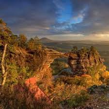 Vanuit het vlakke westen wordt de natuur richting het oosten steeds ruiger en bergachtiger. 110 Ideeen Over Natuur Bergen En Rivieren In Tsjechie Tsjechie Natuur Rivier