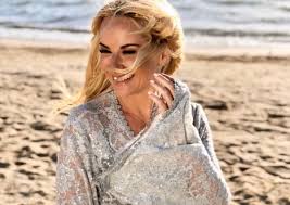 Οι άννα μαρία παπαχαραλάμπους, πηνελόπη αναστασοπούλου και λένα δροσάκη καταγγέλλουν γνωστό ηθοποιό και σκηνοθέτη στο πειθαρχικό συμβούλιο του σωματείου ελλήνων ηθοποιών. Maria Mpekatwroy Oi Xalares Stigmes Sth 8alassa Kai H Synanthsh Me Toys Filoys Ths