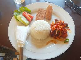 Jarang ada orang indonesia yang tak menyukai cita rasa makanan makanan padang memiliki rasa pedas yang khas. Restoran Bandar Jaya Harga Murah Rasanya Eunak Tenan Posmetro Batam