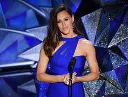 As rare as a long and prosperous career in hollywood may be, and as difficult as it could be to remain a prime actress for all these years, jennifer garner managed to achieve the impossible with her gifts of talent. Jennifer Garner Das Fitness Geheimnis Ihrer Traum Arme Fit For Fun