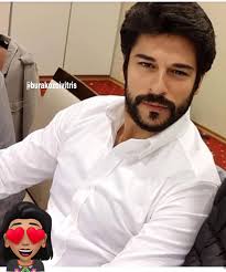 Que hombre más hermoso, por alah permitenos un Baly bey en nuestras vidas.