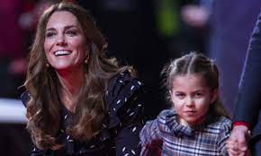 Prinzessin charlotte kommt beim style ganz nach ihrer mutter. Princess Charlotte Wears Adorable Mini Me Pair Of Kate Middleton S Boots In New Photo Hello