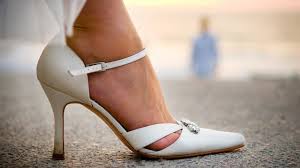Die heurige hochzeitsschuhe kollektion besticht vor allem durch spezielle highlights wie strasssteinen, trendigem plateau aber. á… High Heels Cut Out Boots Co Schuhtrends Fur Die Hochzeit