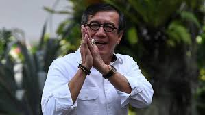 Laoly mengajukan surat pengunduran diri sebagai menteri kepada presiden joko widodo. Yasonna Laoly Dikritik Karena Sebut Anak Tanjung Priok Miskin Dan Kriminal