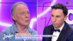 C'est du cirque", "On les jette comme des savonnettes" : Herbert Léonard,  sceptique, fracasse la "Star Academy"