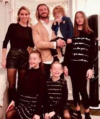 Balzaretti został sprzedany fiorentinie w lipcu 2007 roku za 3,8 miliona euro, ale nie udało mu się dostosować. Eleonora Abbagnato Figli Eleonora Abbagnato Allattare Il Momento Piu Bello Dal 2015 Dirige Il Corpo Di Ballo Del Teatro Dell Opera Di Roma Salley Albano