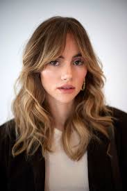 Suki Waterhouse pens a 'Memoir of a Sparklemuffin'