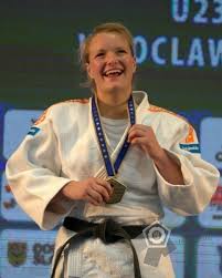 Laten we stoppen met altijd mooi weer te spelen nadat haar broer en een trainingsmaatje kort achter elkaar zelfmoord pleegden, realiseerde judoka sanne van dijke (25) dat er in het leven belangrijkere dingen Sanne Van Dijke Ook Europees Kampioen Tot 23 Jaar Judoclub Berlicum