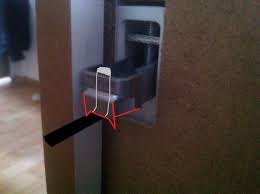 Kann aufgehängt oder auf beine gestellt werden. Anbringung Hangeschrank