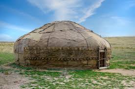 Building A Yurt Do It Yourself Mother Earth News Building A Yurt Yurt Traditional Building
