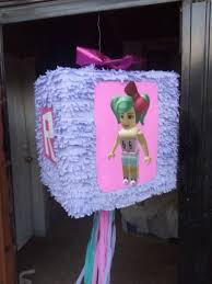 Piñata de roblox de niña. Pinatas Johan Roblox Nina Cubo Facebook