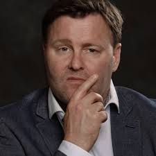 Han har doktorgrad i intensivmedisin fra universitetet i oslo og er spesialist i indremedisin og lungesykdommer. Nakstad Er Bekymret On Twitter Faen