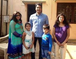 Shivaji satam and dayanand shetty were celebrity contestants, who appeared on an episode special of kaun banega crorepati on september 24, 2014, took the money and won rs. Aditya Srivastava Family Wife Son Daughter Father Mother Marriage Photos Biography Profile