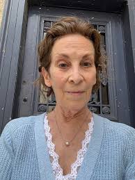 Are carousels in Paris available for photos?