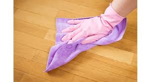 Pour nettoyer un parquet vitrifié , vous devez dans un premier temps enlever la poussière à l'aide d'un aspirateur ou d'un balais. Astuces Pour Entretenir Un Parquet Massif