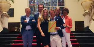 He has two brothers (herre and johan) and one sister (geeske) who are also international gymnasts. Langstudeerder Epke Studeert Na Twaalf Jaar Af Aan De Rug Sikkom