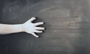 Pourquoi Avons Nous Horreur Du Bruit Des Ongles Qui Ratissent Un Tableau Noir Gurumeditation