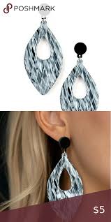 Black And White Acrylic Bracelet Paparazzi New Paparazzi Metro Retrospect Acrylic Earrings In 2020 Acrylic Earrings Earrings Paparazzi