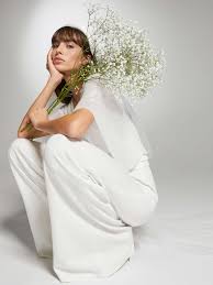 Oggi ti proporremo 50 abiti da sposa freschi, non troppo formali ma con un'eleganza senza tempo. Abiti Da Sposa 2021 Max Mara Prezzi Modelli E Foto