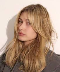People, especially women, were finally doing different things out of the norm with as bangs were taking over the world more and more each day, the fringe bang became something edgier types of women sought after. Long Layered Haircut Long Curtain Bangs 70s