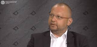 Navíc je to chytrý a poctivý chlap. Zabralo Mi To Pet Minut Lidovec Pranyroval Lipovskou Chtel Ji Odvolat Jenze Nastoupil Ovcacek A Je Po Vsem Parlamentnilisty Cz Politika Ze Vsech Stran