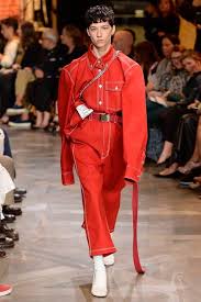 Vetements Spring Summer 2017 Paris Fashion Week Pfw Moda Ropa Hombre Ropa De Moda Desfile De Moda