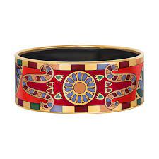 Unfortunatley, you cannot order products online in your country, but only browse through our jewellery. Freywille Bordered Bangle Donna