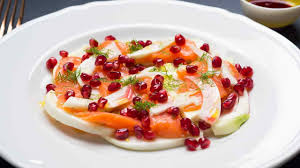 Personalmente amo il salmone affumicato e mi piace mangiarlo in qualunque stagione. Carpaccio Di Salmone Affumicato Con Finocchi Ed Arance