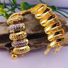 Zakat emas dan perak merupakan zakat yang wajib dikeluarkan oleh seorang muslim yang mempunyai emas dan perak bila telah mencapai nisab dan haul. Simpan Atau Pakai Rupanya Zakat Emas Wajib Bayar Lelaki Ini Kongsi Cara Mudah Pengiraannya Vanilla Kismis