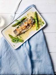 Forelfilet Met Hazelnootboter Amandelschilfers En Groene Asperges Recept Hazelnootboter Voedsel Ideeen Heerlijk Eten