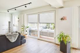 Wohnzimmer sofa vor fenster für ihre dachschräge räume unter dem dach sind zwar eine große herausforderung, aber sie haben mehr platzpotenzial. Bodentiefe Fenster Und Glasfronten Heim Haus Magazin