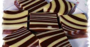 Hoyeh.=.= hari tu mak cik beeha (eh tetiba guna ganti diri nama sendiri mula mula mak cik beeha cakap,tolong buat puding karamel je tiba tiba dia cakap lagi tolong buat puding kastard sekali. Puding Kastard Marble Resepi Untuk Dikongsi