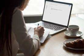 Bagi yang sudah melek akan teknologi mungkin cara melamar kerja online melalui email mudah dilakukan, lalu bagaimana. Etika Dan Cara Melamar Kerja Lewat Email Glints Blog