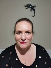 I HATE that lipstick you have to watch a video. Most of the time it DOES  NOT WORK!! I would rather pay diamonds or whatever. Something that would  CONSISTENTLY work.