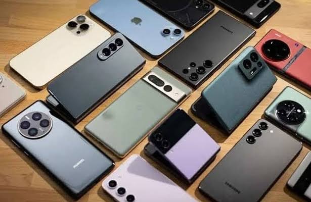 Pakistan's mobile phone imports jump 27% in FY2025-26 - Minute Mirror