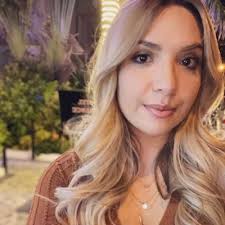 Ana Fiallos (@afiallos18)