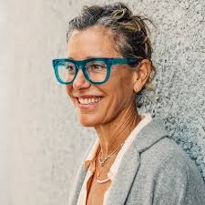 Annie Parr's Instagram, Twitter & Facebook