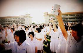 安焕然 没要求 也不鼓励你这样筹款 fashion academic dress dresses