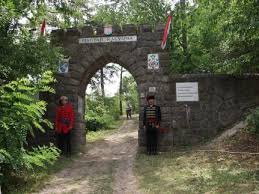 A sátoraljaújhely felől érkezőt a község déli szélén ez az emlékmű fogadja, amely a. Centroom Apartman Satoraljaujhely Hovamenjek Hu