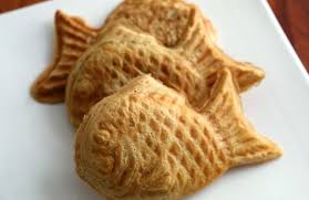 Fish Shaped Bread With Sweet Red Bean Filling Bungeoppang Recipe Sweet Red Bean Bean Cakes Fish Breading