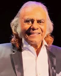 Johnny Mathis last night at his final concert…it is hard to believe; his  voice is in top form and he clearly loves what he does. It is an  understatement to say that