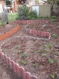Image Result For Roof Tiles As Garden Edging Garten Pflanzen Garten Garten Deko