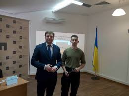 Я зробив цей вибір та буду претендувати на цю посаду. Pidruchnik Dlya Nacpoliciyi Denis Monastirskij Prezentuvav Plan Dij Dlya Knyazyeva Video Ukrayinskij Institut Majbutnogo