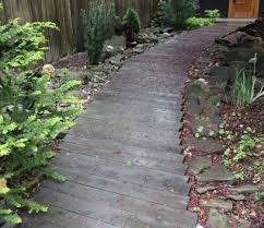 Gartenweg Aus Holz Verwittert Optik Grau Bretter Steine Deko Gartenweg Garten Diy Garten