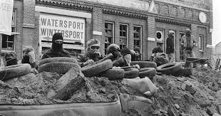 In een live online talkshow op donderdag 18 juni om 16.00 uur presenteert tom egbers vanuit de studio van studio sport de zomerserie van andere tijden sport. Oorlog In Nijmegen Andere Tijden Blikt Terug Op Piersonrellen Nijmegen Gelderlander Nl