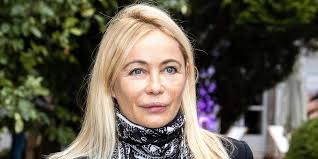 Emmanuelle béart (born 14 august 1963) is a french film actress, who has appeared in over 60 film and television productions since 1972. Emmanuelle Beart L Engagee Le Point