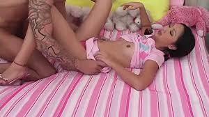 Asia Schlampe Wird Extrem in Ihre Fotze Gefickt: German Porn by FapHouse