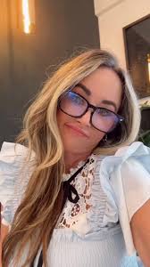 LOOK WHO WENT BLONDER!! YOUR TURN, LORIE!!! #blondeshavemorefun #blondes  #shorthairstyles #blondehighlights #shorthairdontcare #haircut #fyp  #foryoupage #tiktokviral @Suzanne Moss @floridaLorie