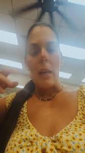 Y ahora en el beauty pq cuando llegue al centro quiere decir q llegó Miss  P.R. pq no olviden que según ella tuvo el honor de ser Miss Puerto Rico 5  veces 🤣🤣🤣🤣, bueno si hubiese competido ganaba pq era ...